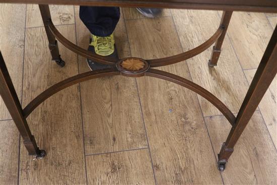 An Edwardian mahogany and marquetry bijouterie table W.61cm